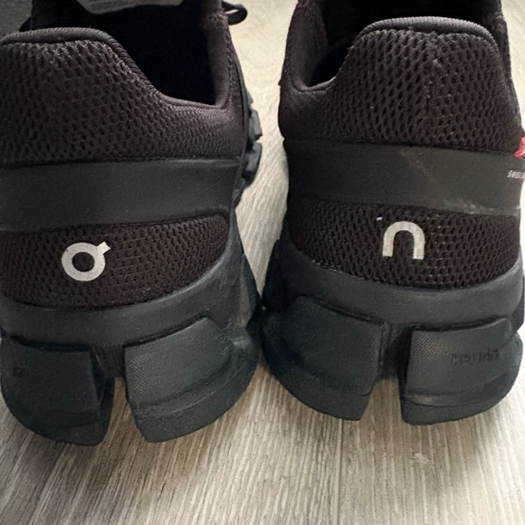 On Running women’s Black Athletic Shoes - Picture 4 of 5